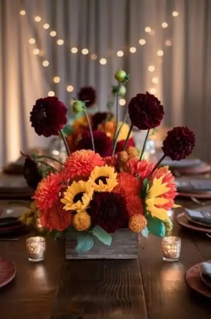 Friendsgiving dinner party decor ideas