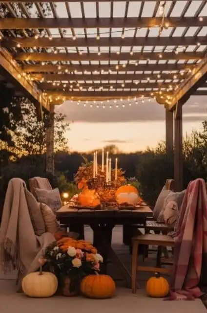 Friendsgiving dinner party decor ideas