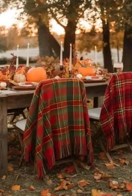 Friendsgiving dinner party decor ideas